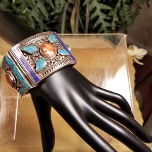 SOPHISTICATED BRACELET NWOT